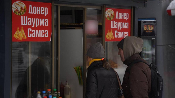 "Антисанитария", "ужасная грязь", "возвращаемся в 90-е?": алматинцы пожаловались на появление киосков с самсой