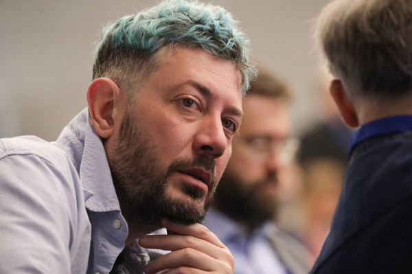 Лебедев возмутился, что российские СМИ уделяют много внимания отцу Маска