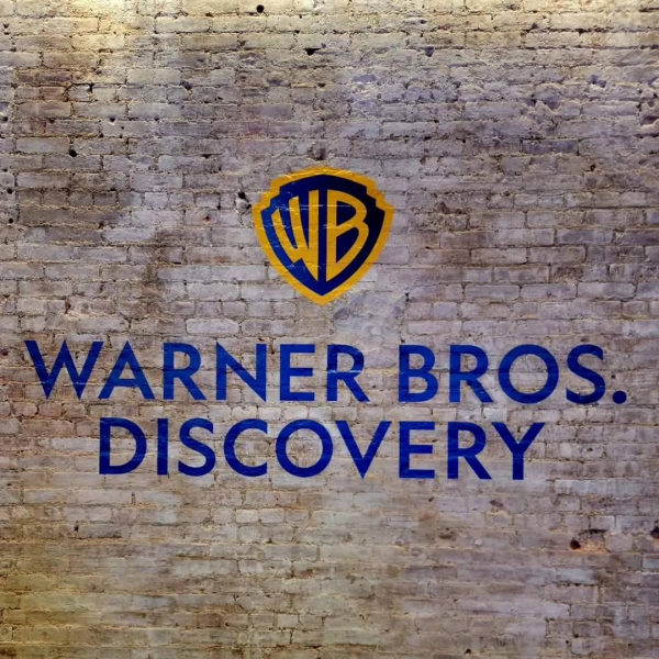 Warner Bros может выделить стриминговые активы и киностудию в отдельную компанию