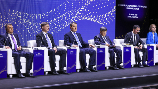 Казахстан планирует сократить срок прохождения транзита из Китая в Европу — Смаилов