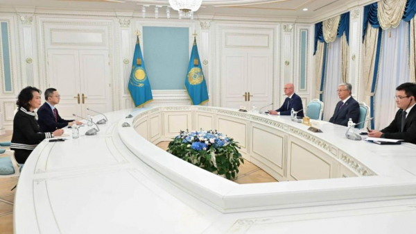 Токаев обсудил поставку редких металлов из Казахстана с главами китайских компаний