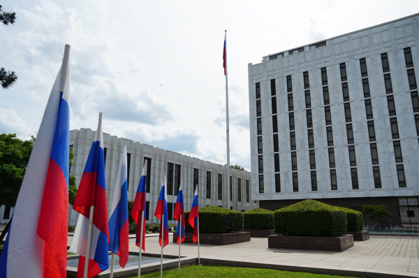 Иноагентам за рубежом грозит потеря доступа к консульствам РФ