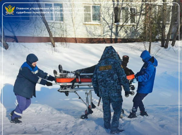 Челнинский пристав спас женщину, которая едва не умерла у здания суда 10/02/2026 &ndash; Новости