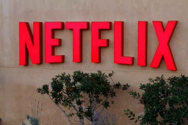 Американские сценаристы потребовали не повышать зарплаты руководству Netflix