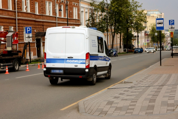 В Советске злоумышленник с оружием заперся в магазине