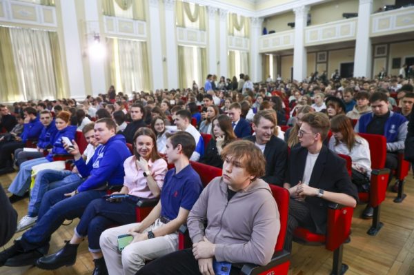 &laquo;Привет, УрФУ!&raquo;: главный вуз Урала проведет масштабное праздничное шоу для первокурсников 1 сентября